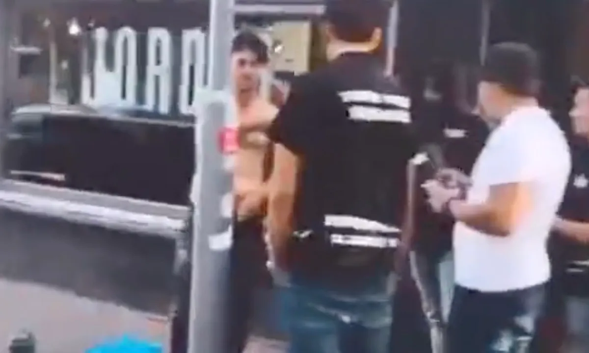 Man met Ajax-shirt in Rotterdam belaagd: 'Uitrekken!'
