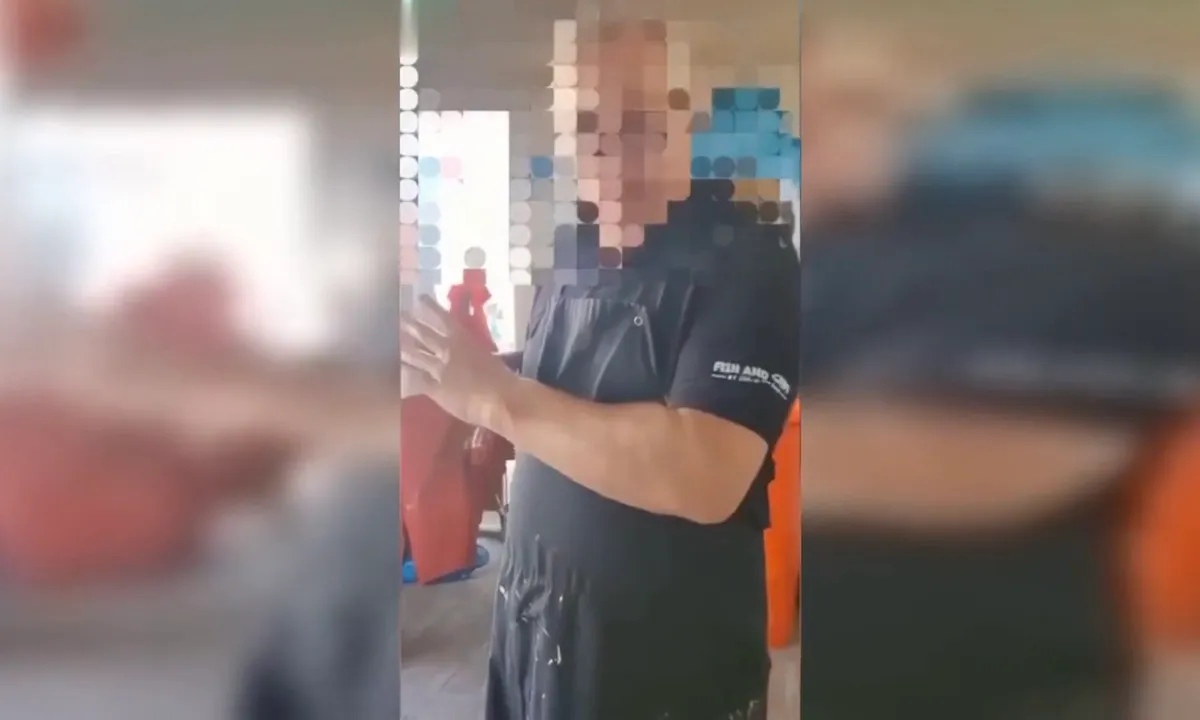 Video: Ruzie in Nederlandse viswinkel als vrouw in niqaab wordt geweigerd