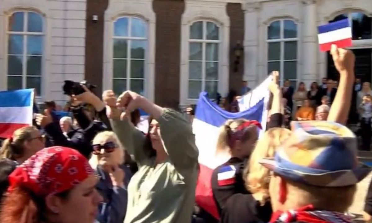 Beelden: Koning Willem-Alexander uitgefloten op Prinsjesdag