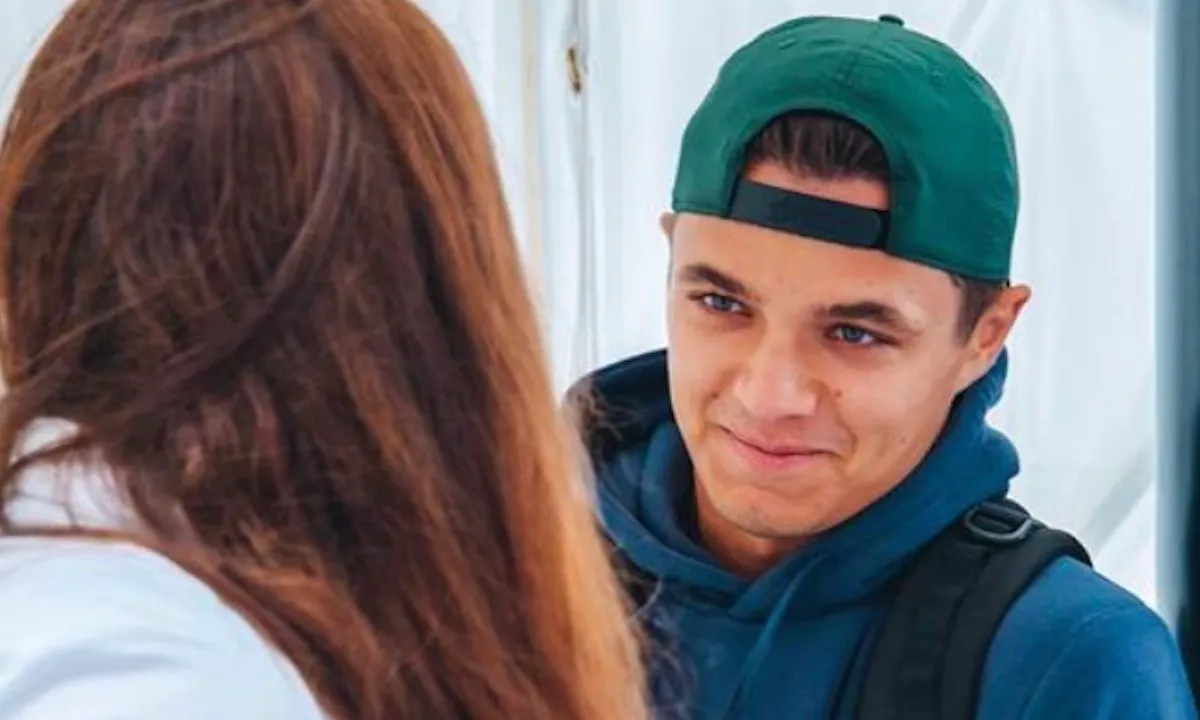 Lief! Lando Norris probeert Nederlandse dame te schaken