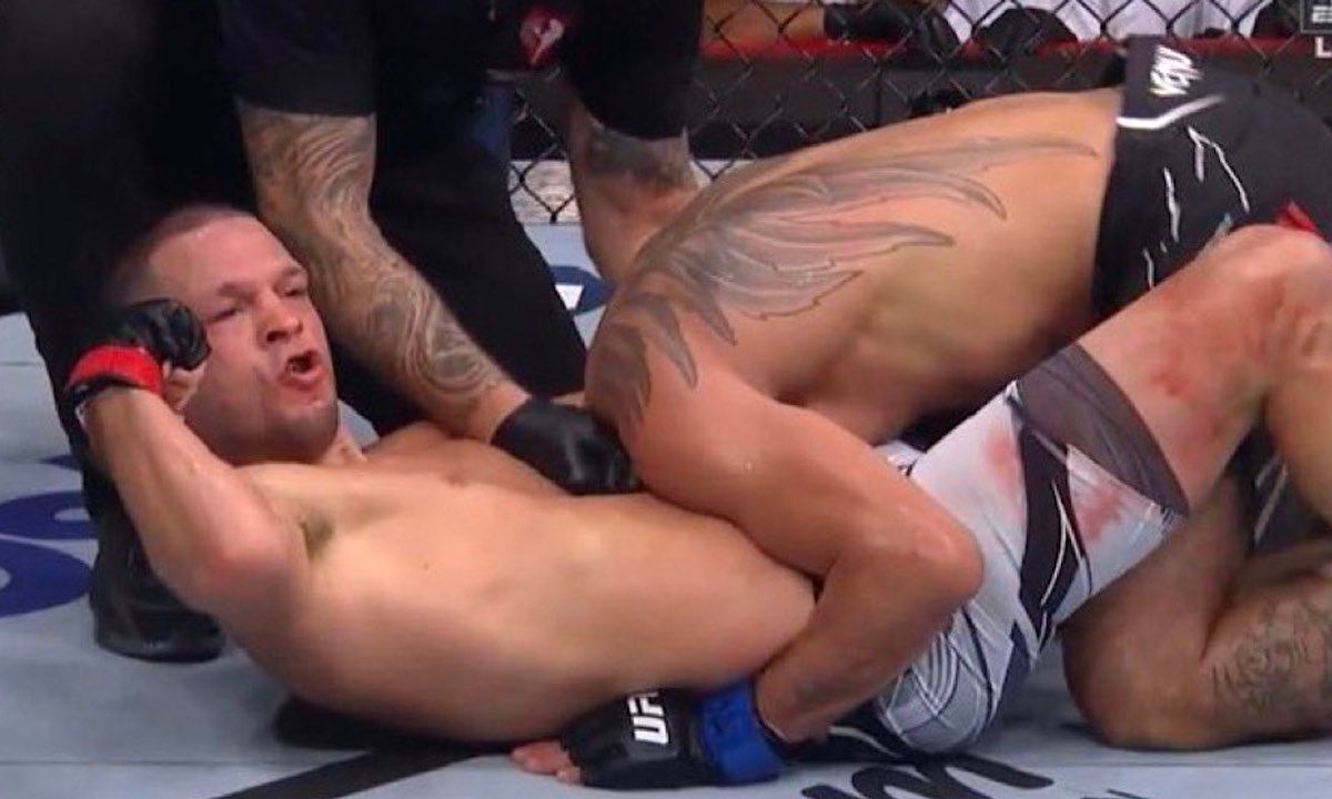 UFC 279: Nate Diaz wint van Tony Ferguson op een gruwelijke manier