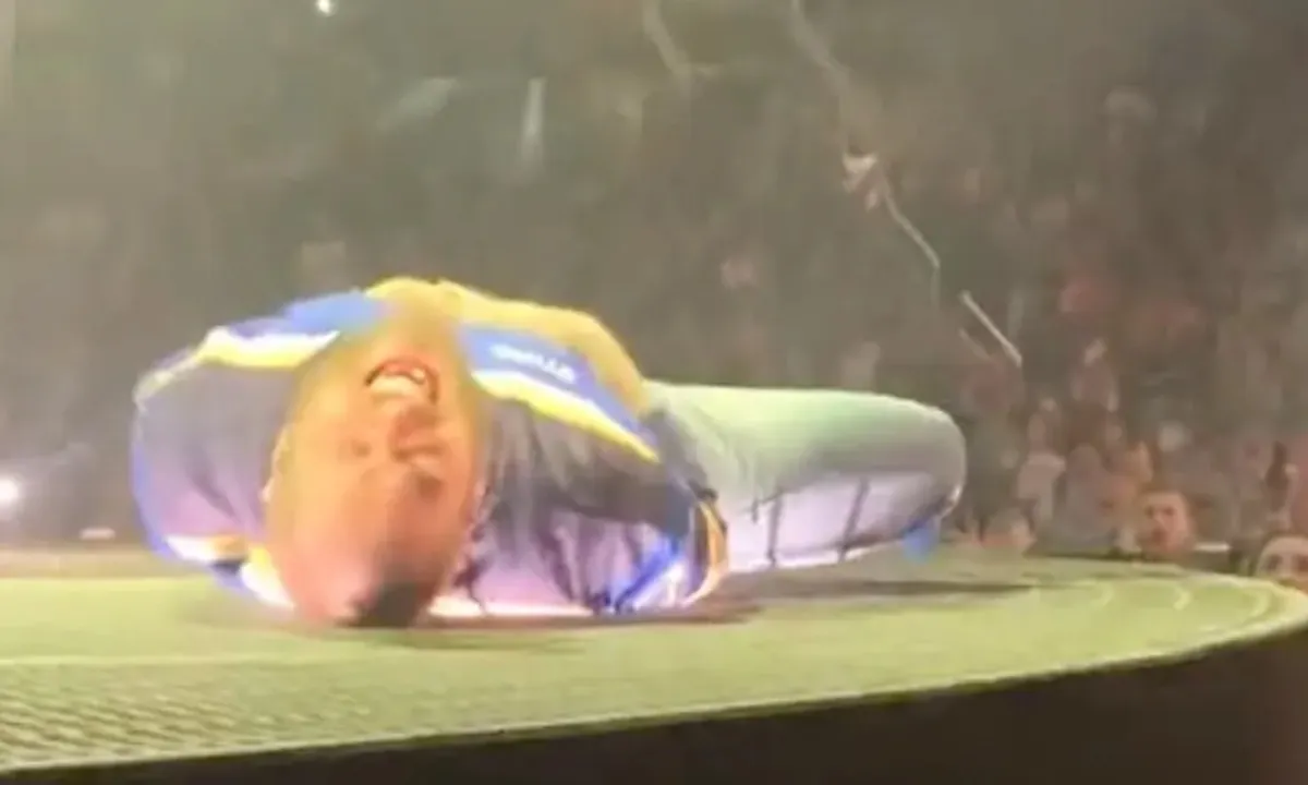 Bizar: rapper Post Malone raakt gewond op het podium