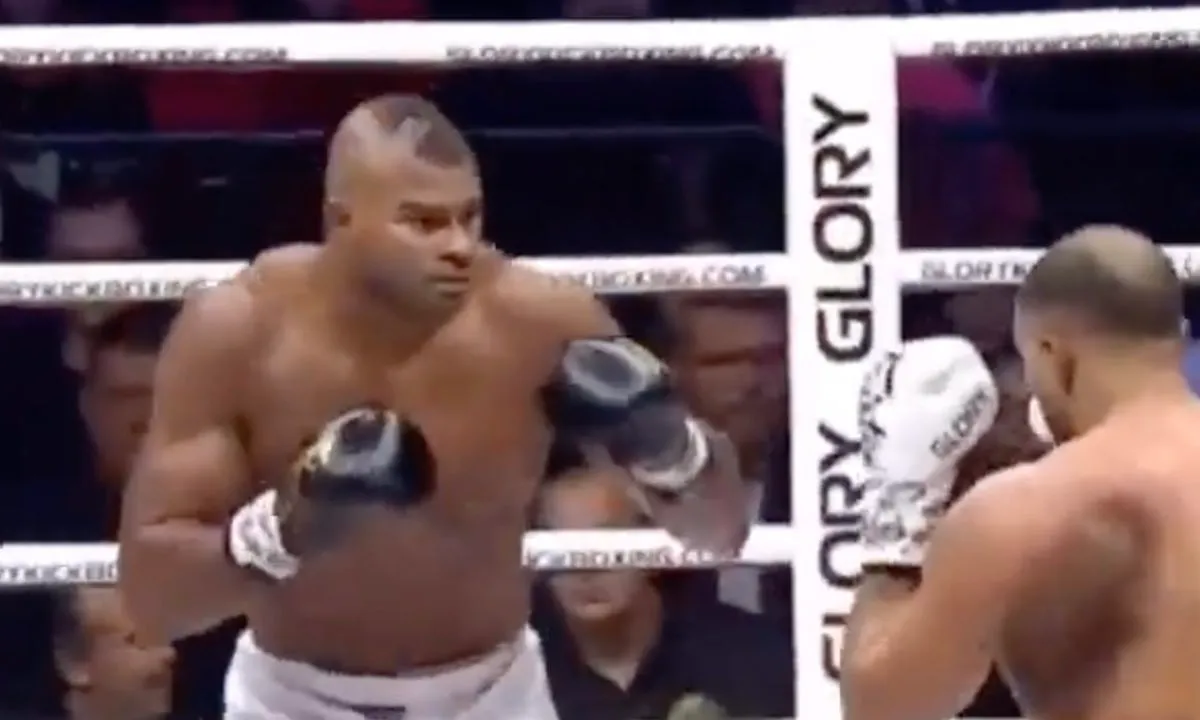 Badr Hari verliest van Alistair Overeem, kondigt meteen zijn pensioen aan