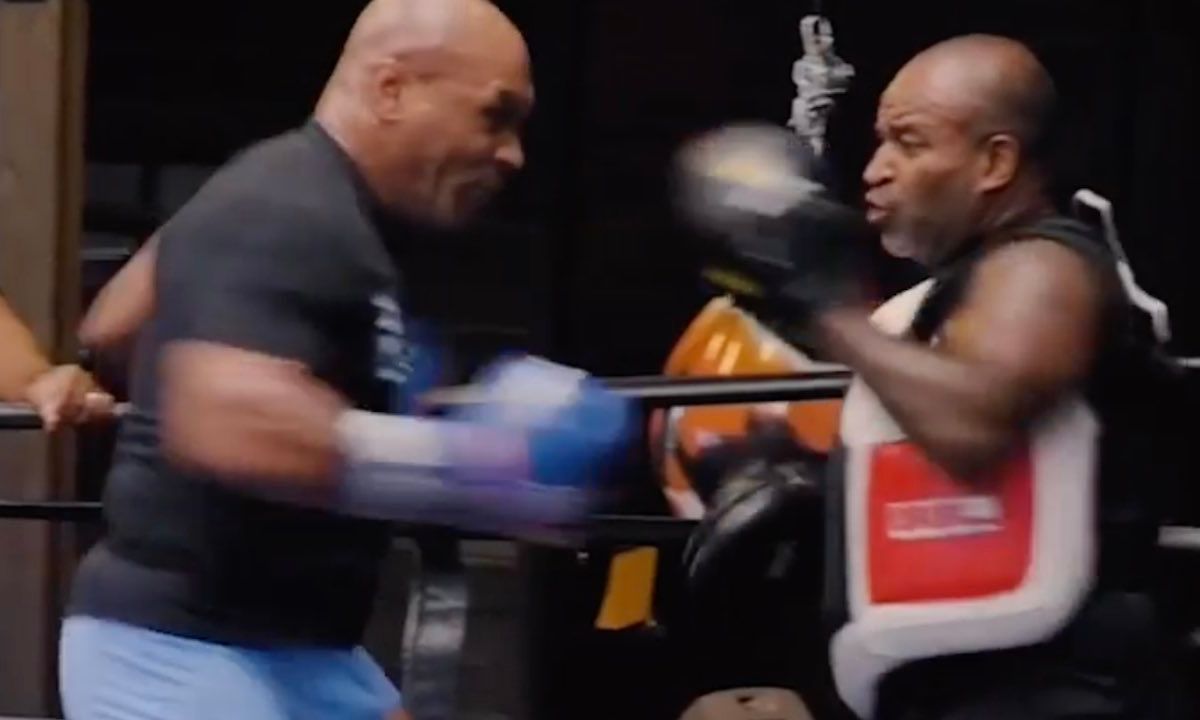 Mike Tyson is in de ring nog steeds een absoluut monster