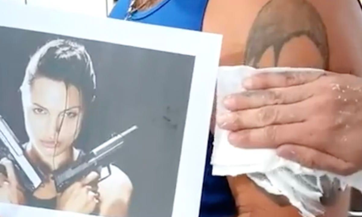 Tattoo van Tomb Raider enorm mislukt