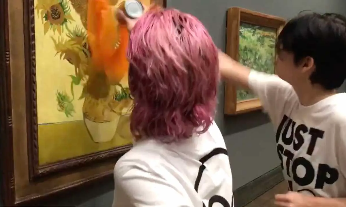Beelden: activisten vernielen peperduur schilderij van Van Gogh