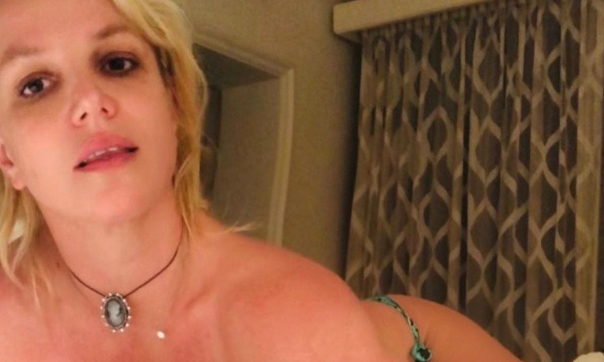 Britney Spears poseert naakt op Instagram, fans zijn in shock
