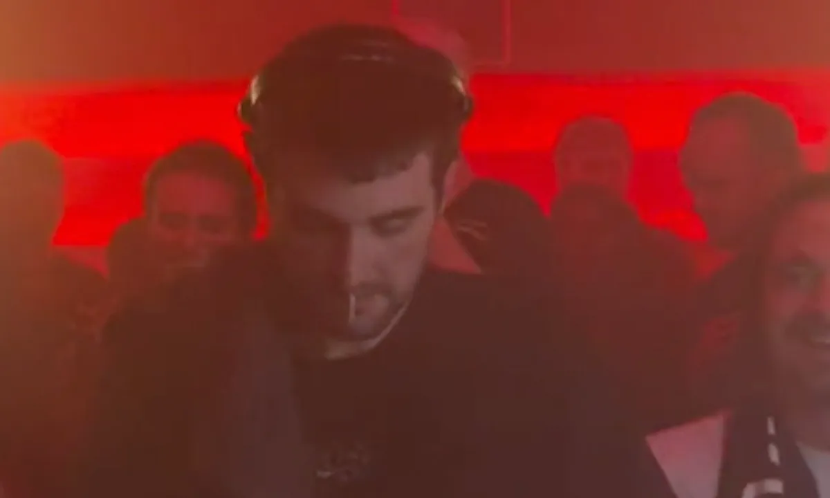 Beelden: Fred Again zet club in Amsterdam op z'n kop met dikke afterparty