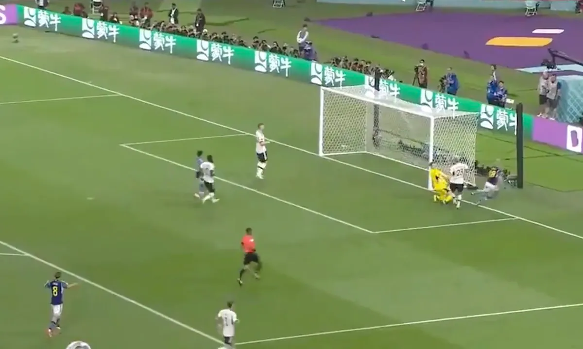 Gekkenhuis! Japan vernedert Duitsland en wint met 1-2
