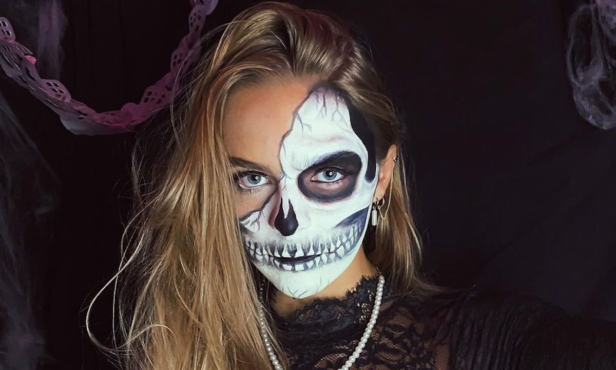 De prijs voor meest sexy Halloween-outfit gaat naar Lies Zhara