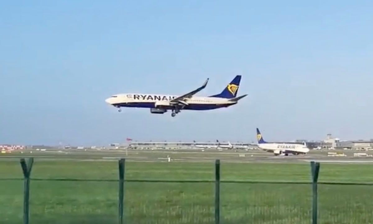 Poepbroekmoment voor passagiers van Ryanair bij zieke landing