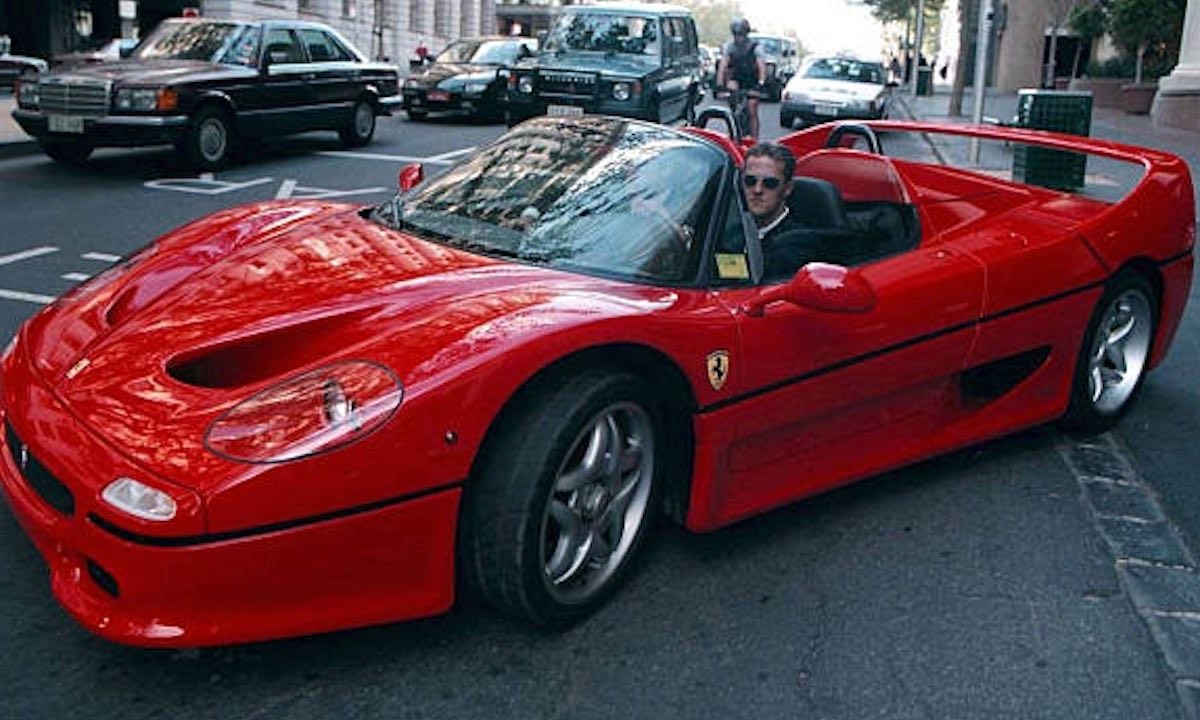 Oude Ferrari F50 van Michael Schumacher staat te koop
