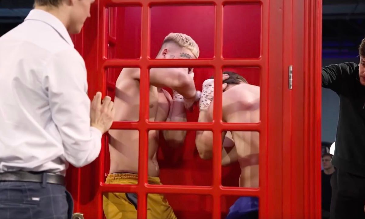 Video: Telefooncel MMA is echt een bizarre sport