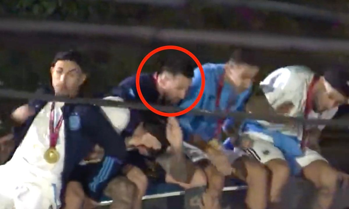 Lionel Messi bijna omgekomen bij bus-ongeluk na aankomst Argentinië