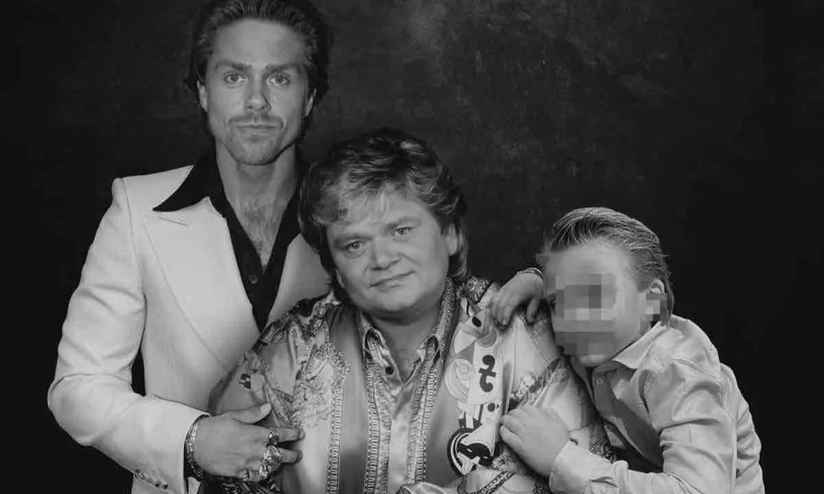 Monique geeft een wel héél bijzonder cadeau aan André Hazes