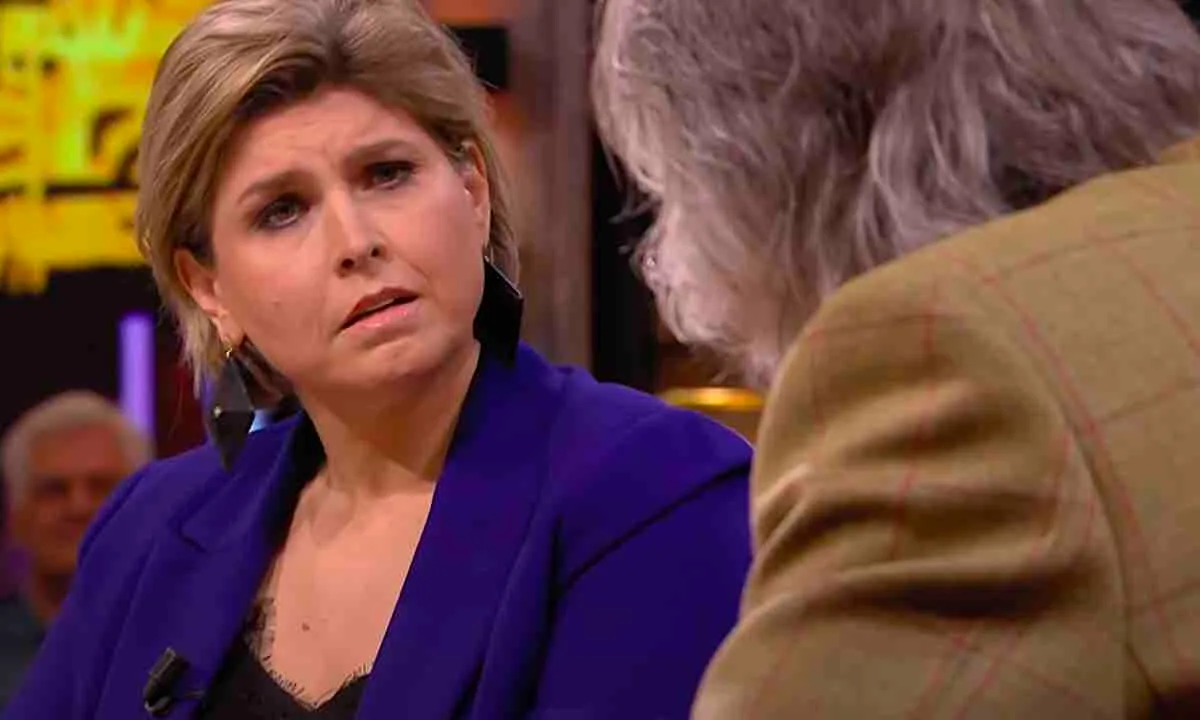 Johan Derksen valt Angela de Jong aan maar gaat keihard onderuit