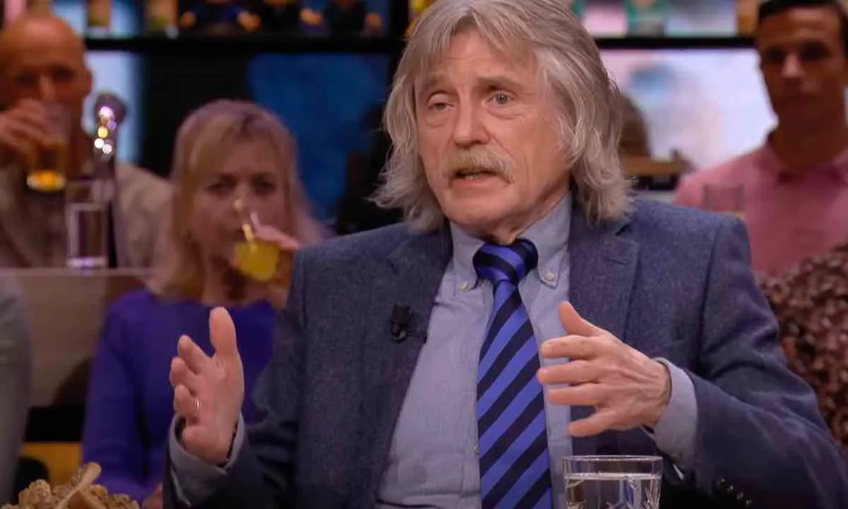 Johan Derksen is WOEST en gaat helemaal los op Sylvana Simons