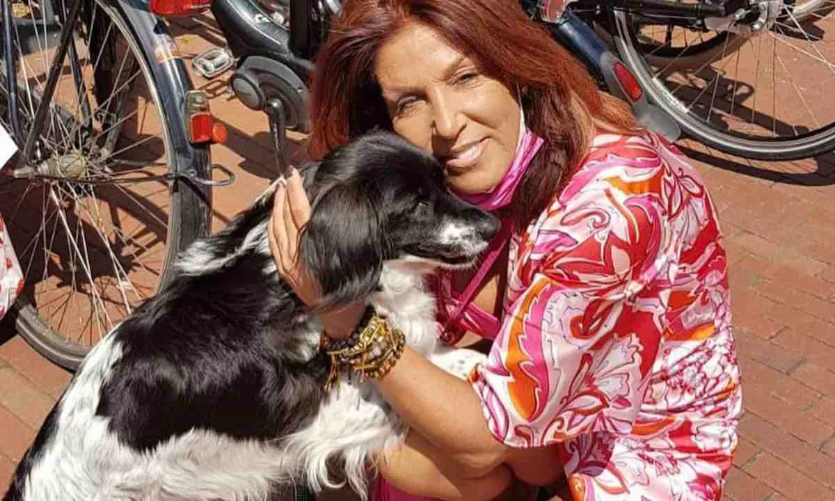 Rachel Hazes viert de dood van de 'gecremeerde kroket'