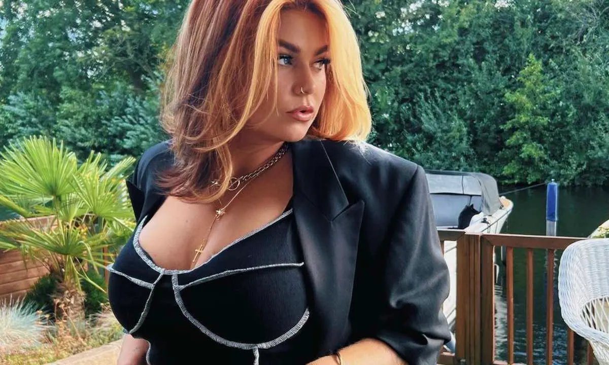 Roxeanne Hazes klaagt haar eigen moeder aan!