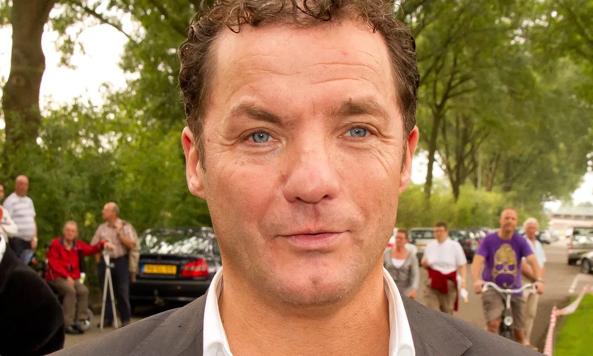 Dit absurde bedrag verdient John de Bever per maand