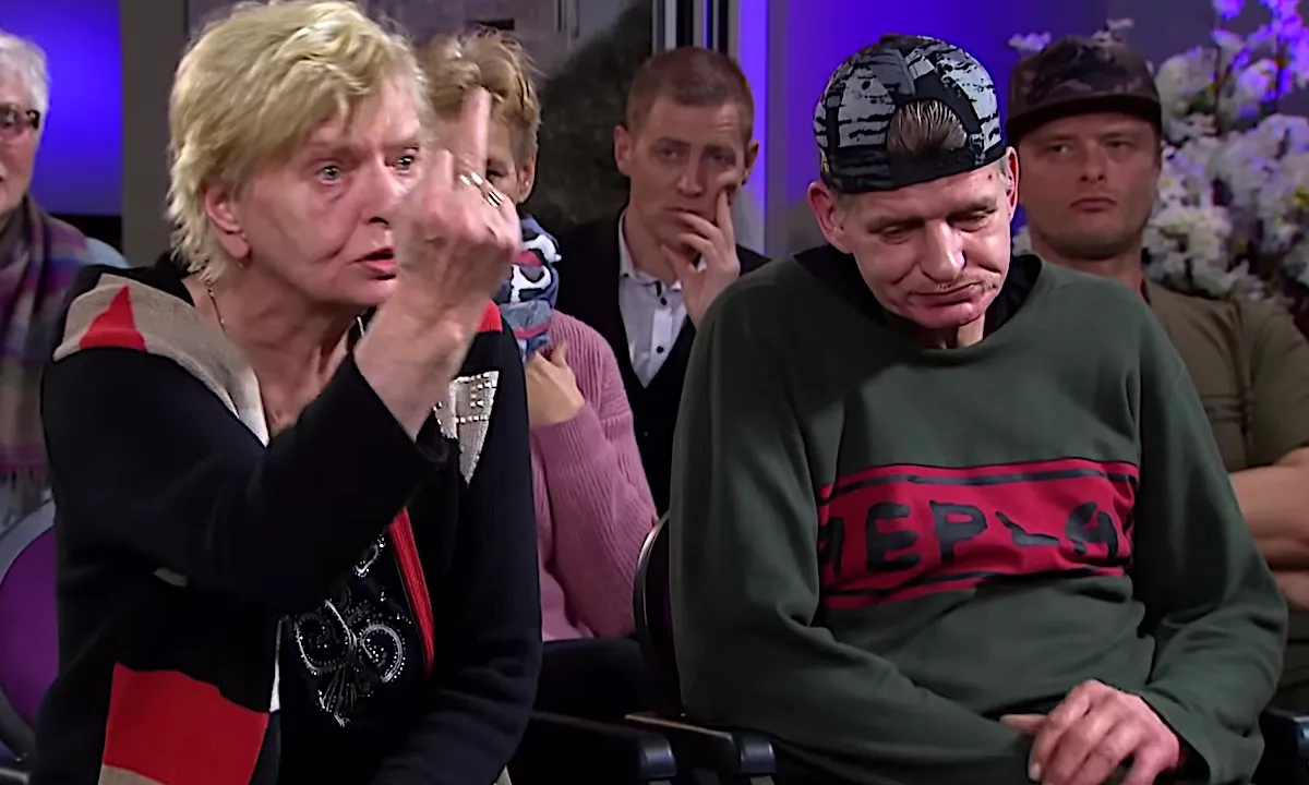 Mr. Frank Visser woest op 75-jarige vrouw met pikante webcam-hobby