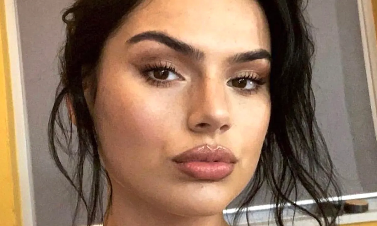 Famke Louise ziet er ineens compleet anders uit