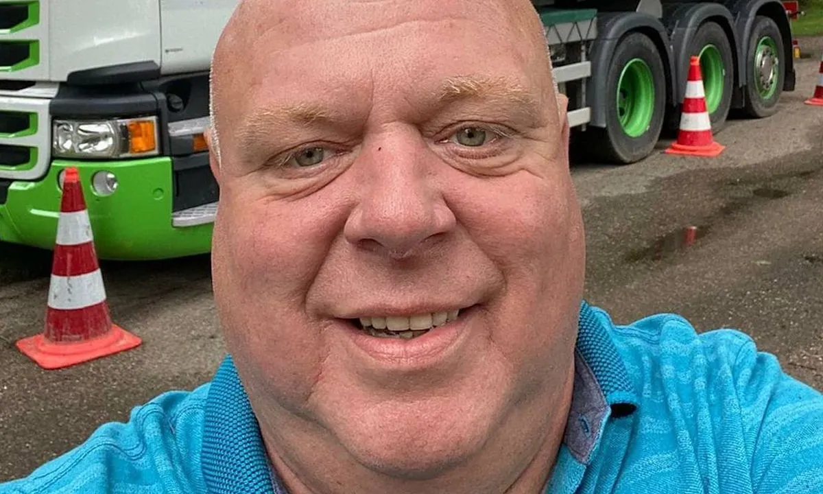 Peter Gillis deelt trots zijn afgetrainde lichaam
