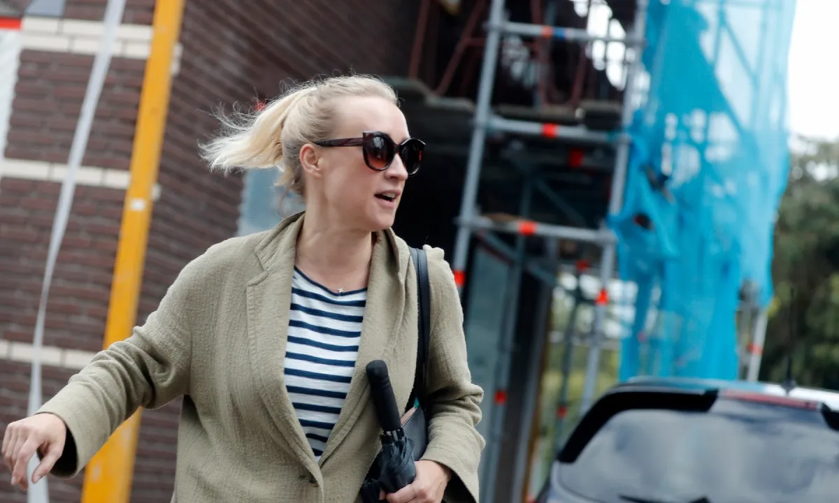 Keihard kritiek op Eva Jinek: 'Niet meer alert sinds het moederschap'