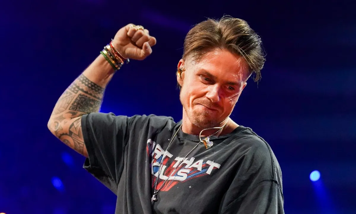 Bekijk hier: André Hazes deelt naaktbeelden vanuit zijn studio