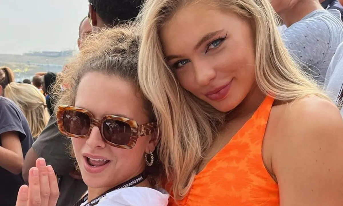 Jutta Leerdam in de war, trekt een veel te kleine bikini aan