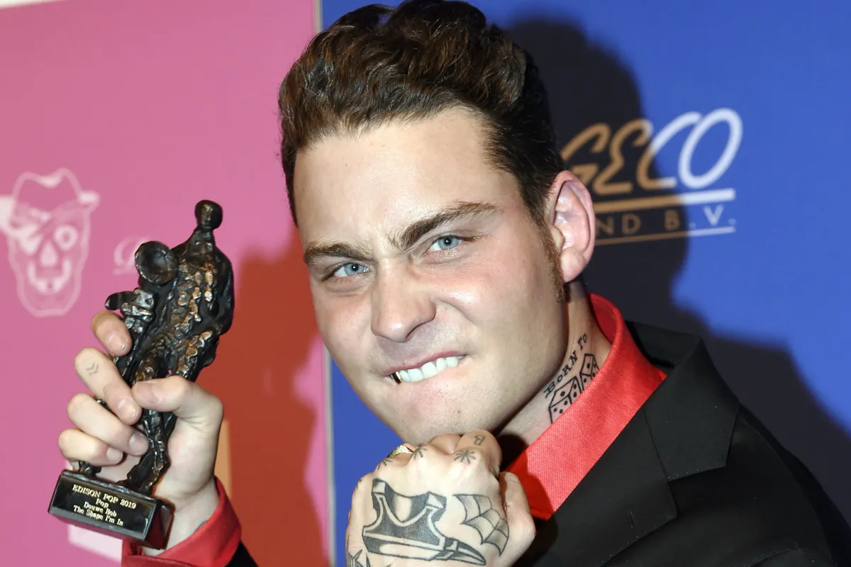 Douwe bob is negatief commentaar over songfestivalduo zat
