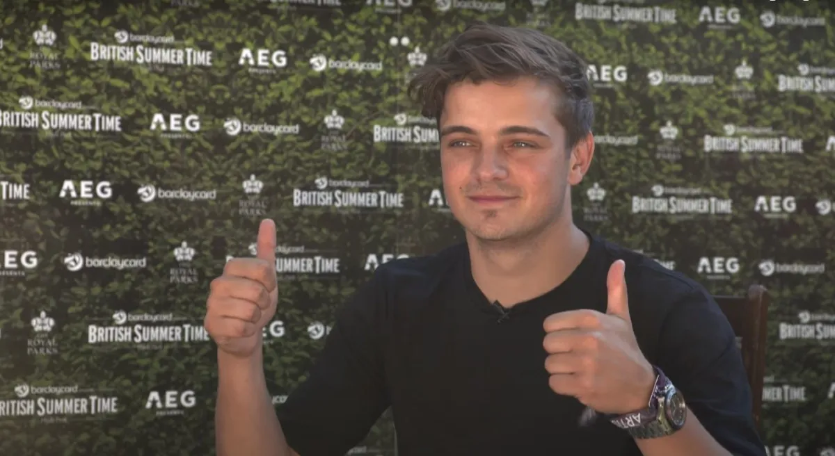 Martin Garrix maakt wederom de buurt boos met enorme vuurwerkshow