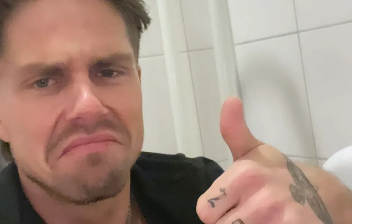 André Hazes shockeert volgers en deelt poepfoto