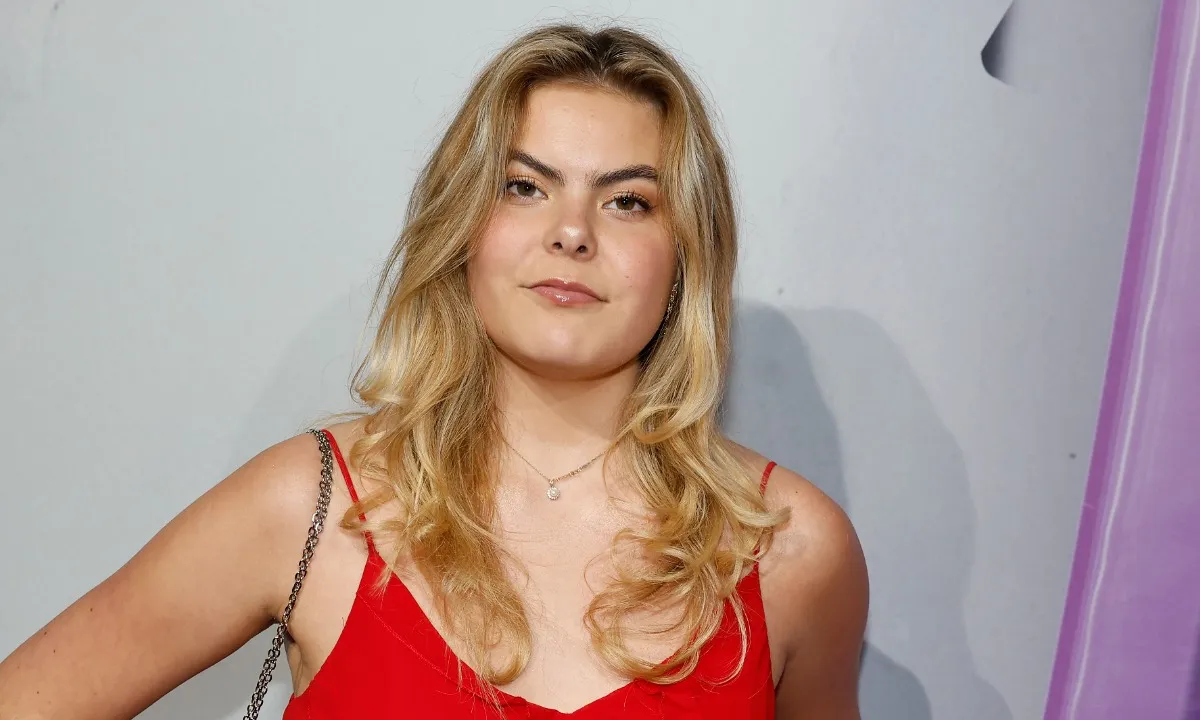 Eloise van Oranje poseert in badpak en wordt keihard afgestraft