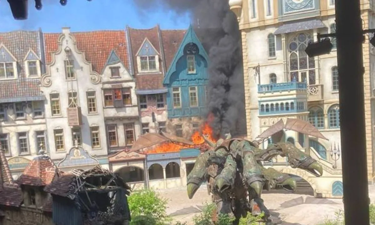 Ravage in theatershow Efteling: bewusteloze acteur en decor in de fik