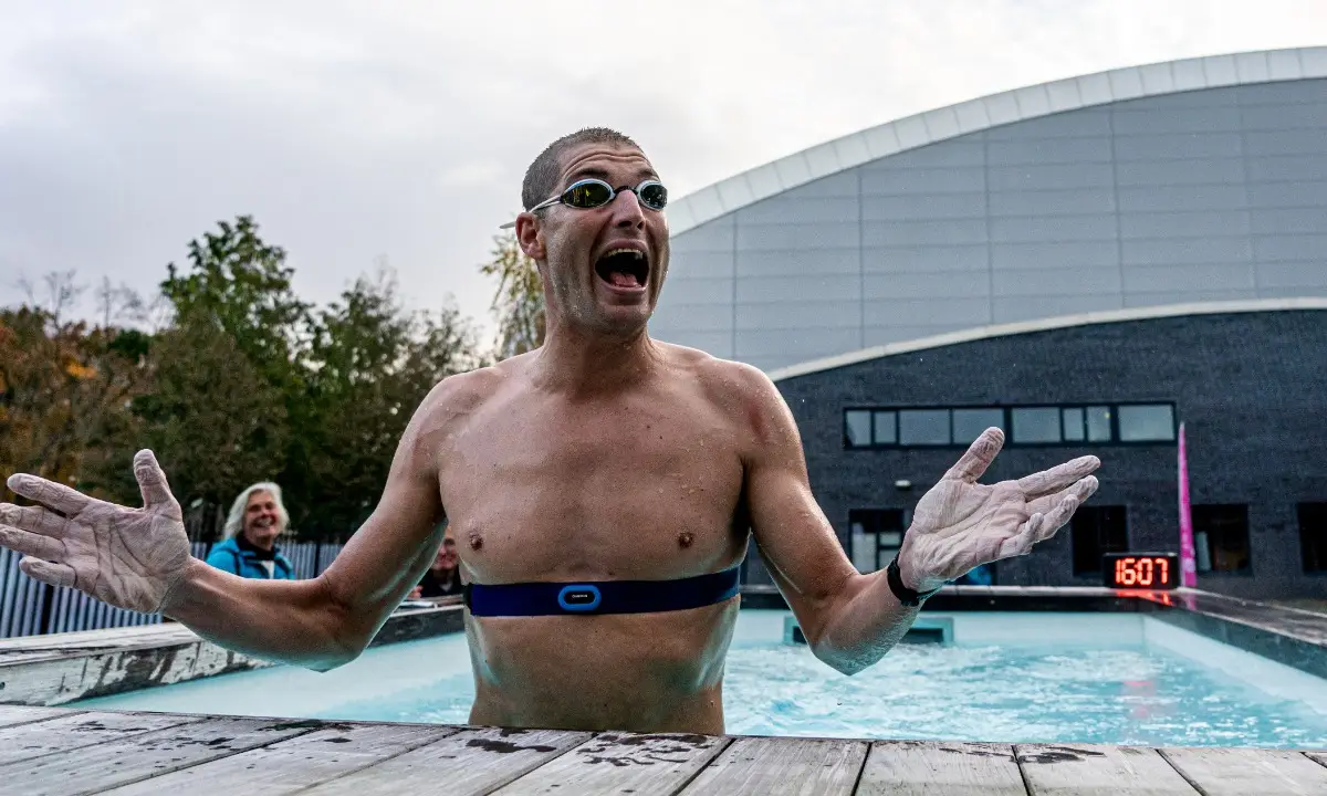 Maarten van der Weijden zwemt 3,7 miljoen bij elkaar