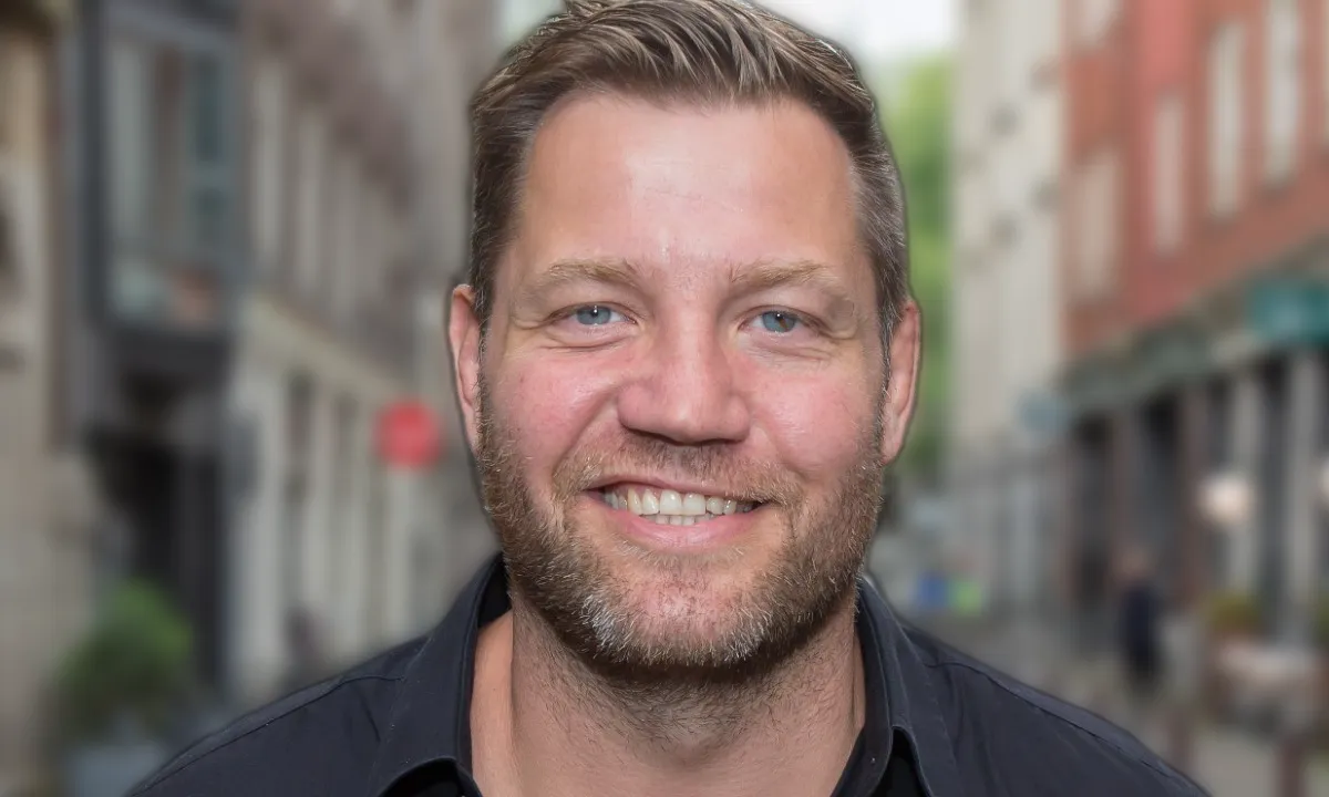 Yvonne had gelijk: Dennis van der Geest showt voor het eerst zijn nieuwe vriendin