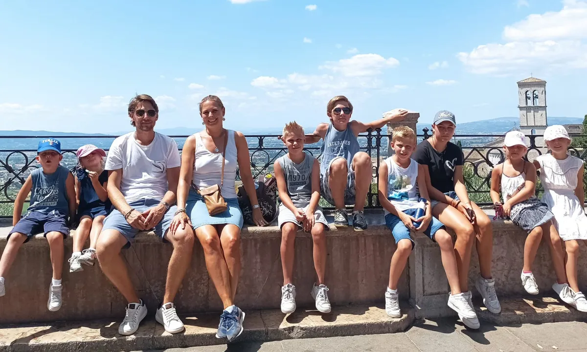 Familie bekend van ''Een Huis Vol'' raakt 5-jarige zoon kwijt op vakantie