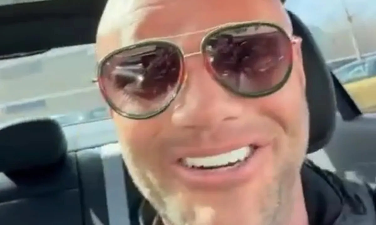 Alex Soze heeft zin om gaybar compleet af te breken (video)