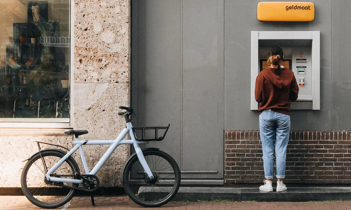 VanMoof-gedupeerden bellen massaal boos de politie