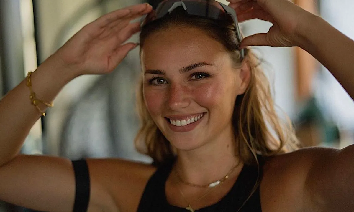 Puck Moonen laat temperatuur wereldwijd stijgen met stomende vakantievideo