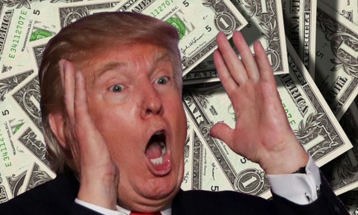 Trump in geldnood: brengt zijn eigen lijn tokkieschoenen op de markt