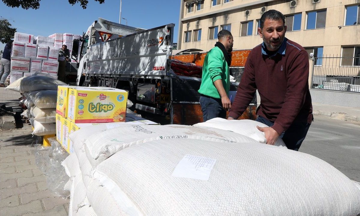 Nederland gaat voedselpakketten droppen boven Gaza