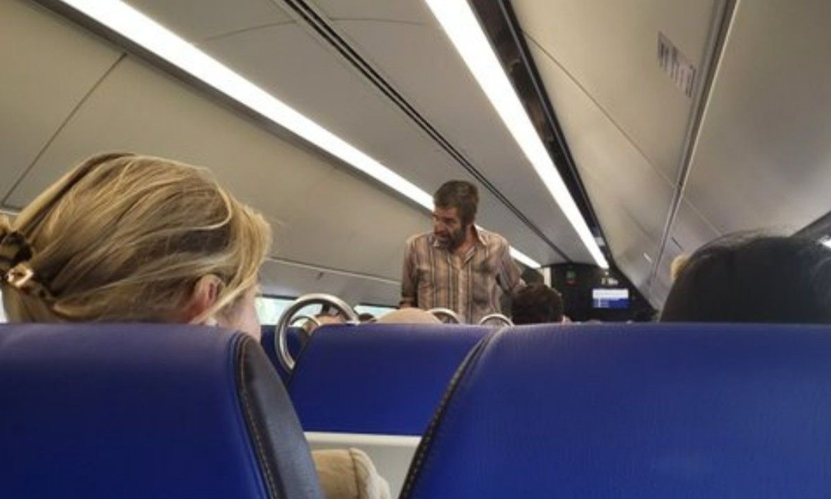 OPGEPAST: Agressieve zwerver in trein wil al je losgeld, of hij deelt een hengst uit