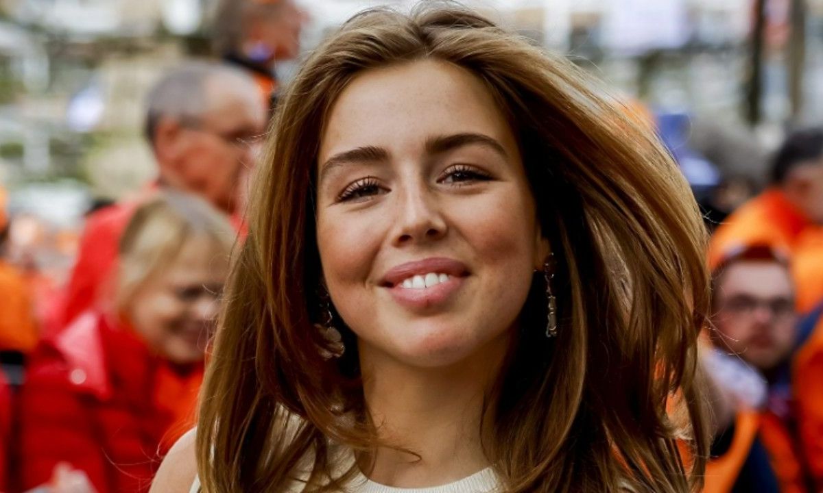 (VIDEO) Prinses Alexia flirt met jongen in publiek op Koningsdag: 'Ze heeft wel smaak'