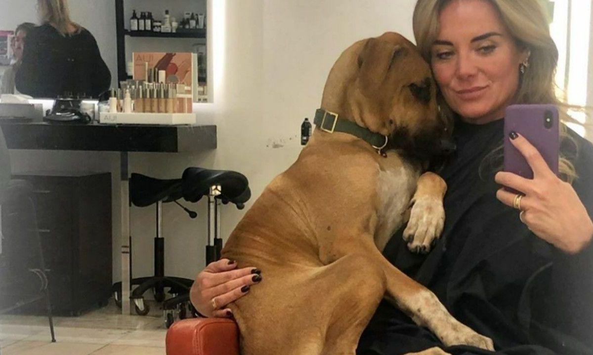 Monique Westenberg zoekt een spiritueel genezer voor haar onzekere hond