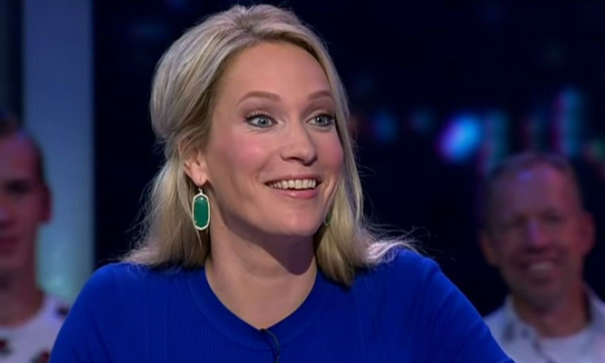 Hélène Hendriks maakt grap over haar 22 jaar oudere minnaar op live televisie