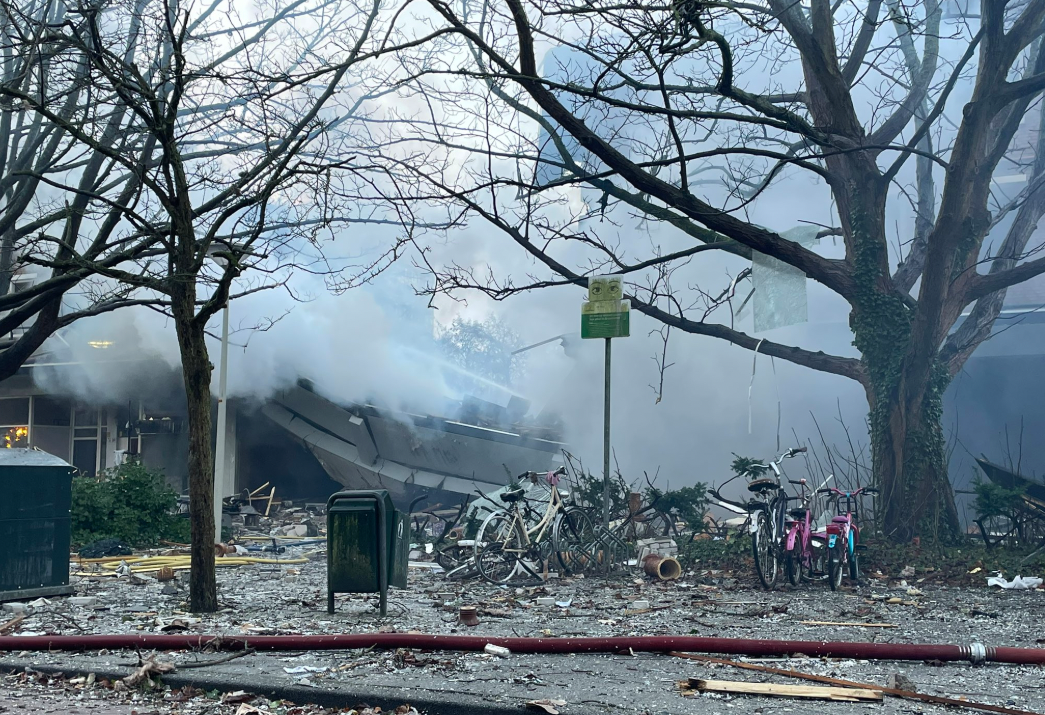 Gigantische explosie verwoest flatgebouw in Den Haag: "Lijkt wel een oorlogsgebied" (BEELDEN)