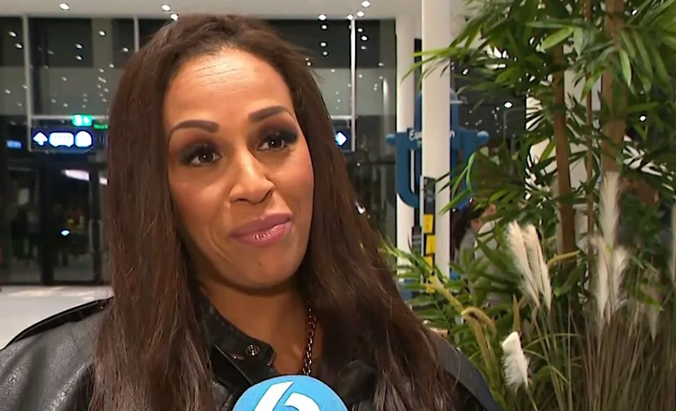 Boze Glennis Grace zoekt ruzie met volger in gelekte screenshots (FOTO)