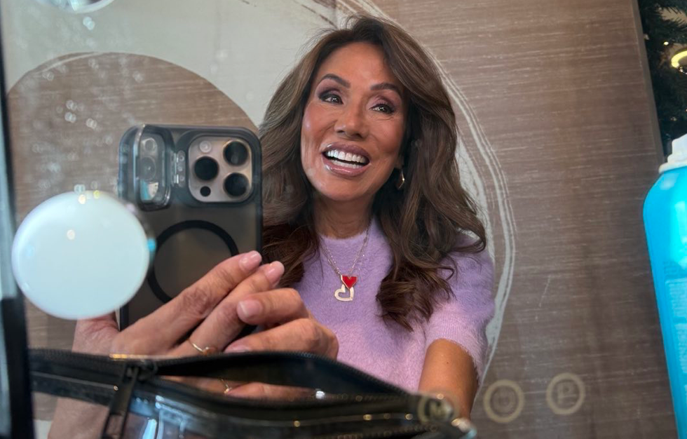 Patty Brard (69) deelt bizarre video met v*brator (BEELD)